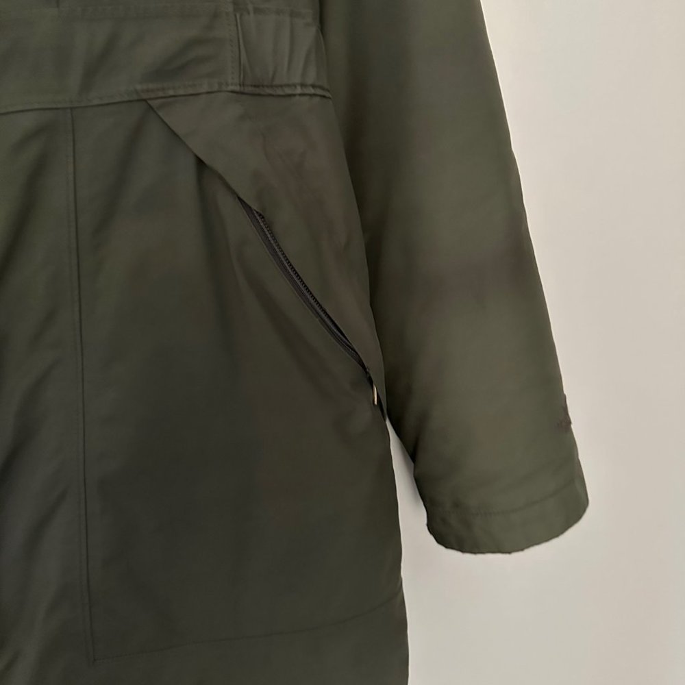 Women's North Face Parka - Olive Green - Size Medium - Super warm and cozy! - Picture 2 of 8